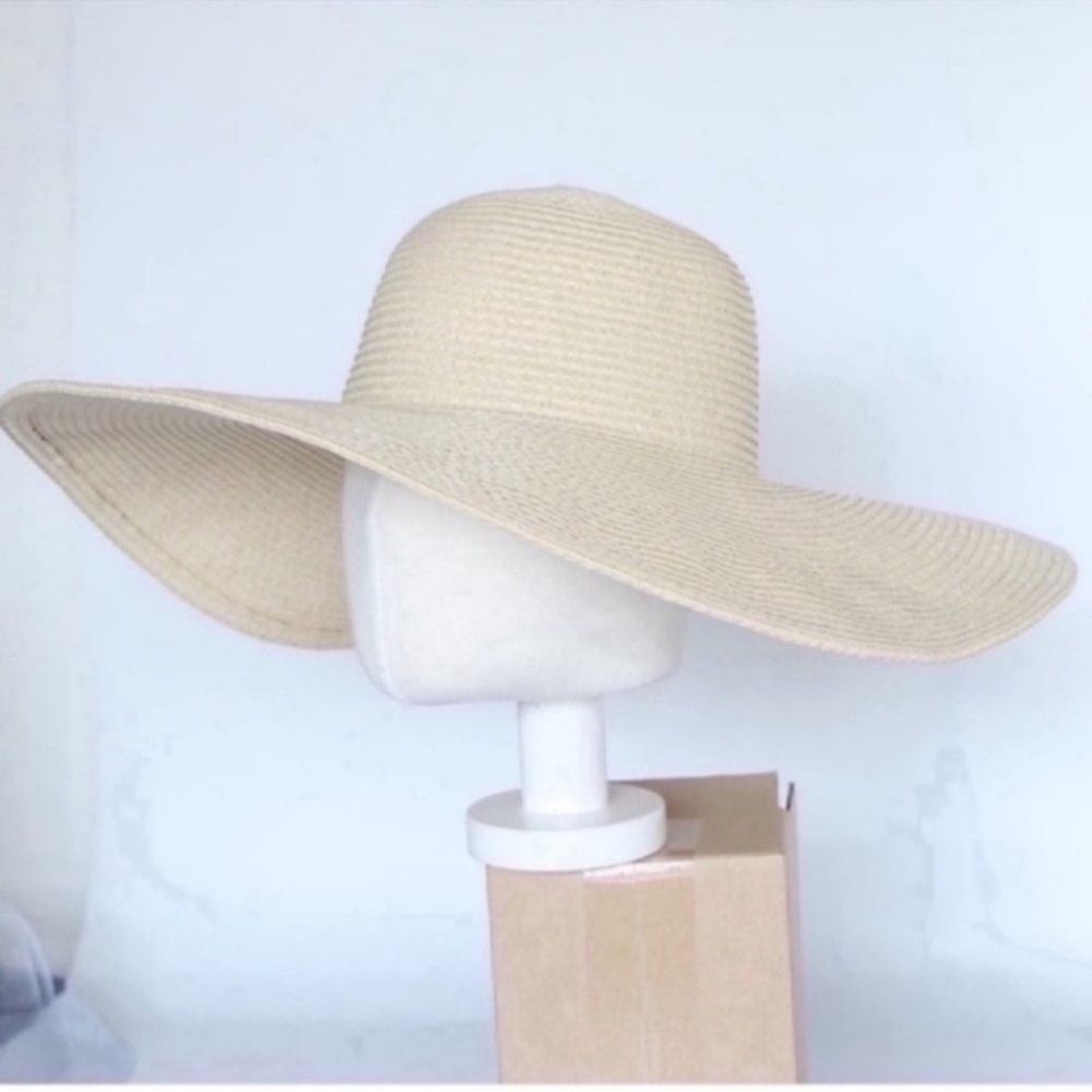 Fashionable name brand sun hat for a fraction of the retail price.